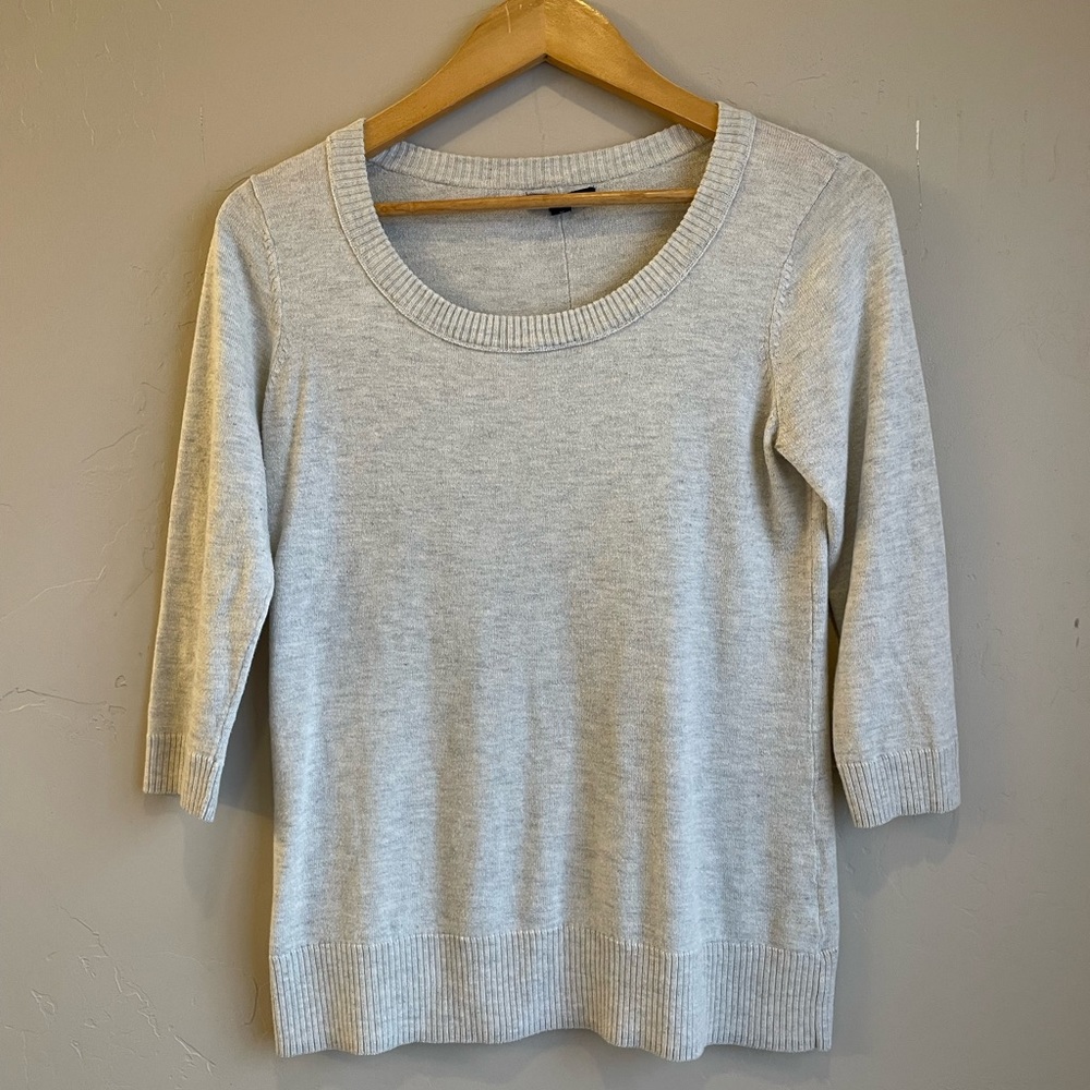 Beige GAP sweater